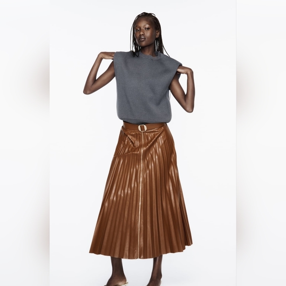 ZARA Pleated faux leather skirt - Picture 3 of 7